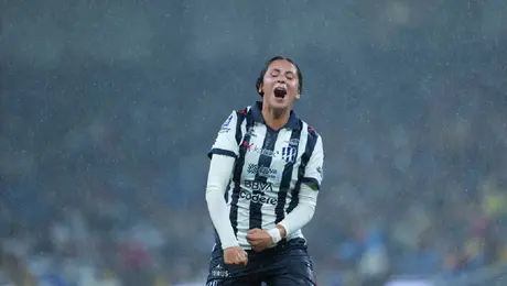 Rayadas le quita el invicto al América en una remontada épica y se afianza como líder absoluta de la Liga Femenil