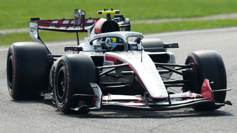 Sergio Pérez no logró tener una buena sesión de clasificación en Sepang | AP