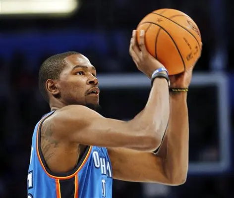 Kevin Durant revela que no conoce la música de Bad Bunny previo al Super Bowl