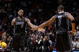 Con 31 puntos de LeBron, Miami vence 98-87 a Lakers