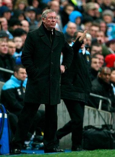 Sir Alex Ferguson desde el banquillo. FOTO. AP