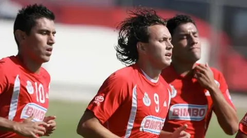 Fabián y Arellano encabezan lista de Chivas para Libertadores