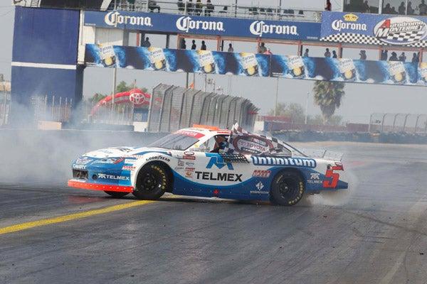 Rovelo se llevó el triunfo sobre el regiomontano Suárez, quien quedó en segundo lugar. FOTO: ISRAEL MARTÍNEZ