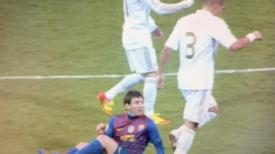 No multarán a Pepe por pisotón a Messi