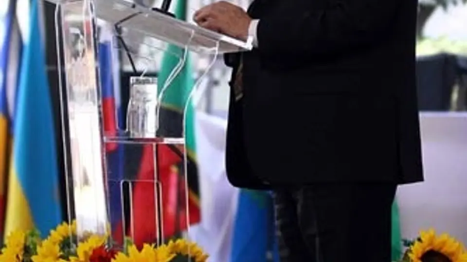 Vázquez Raña renuncia a sus cargos en el COI