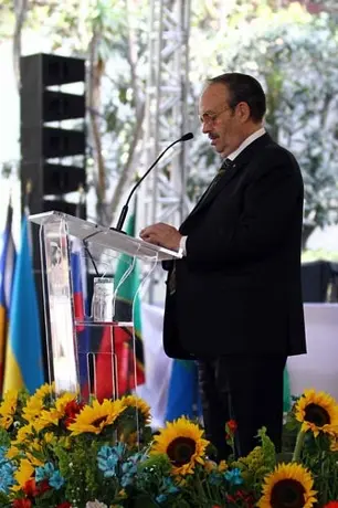 Vázquez Raña renuncia a sus cargos en el COI