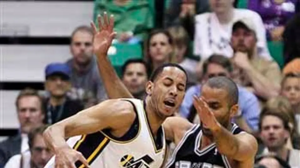 Los Spurs amplían la ventaja en la serie ante Utah