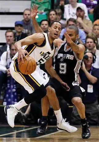 Los Spurs amplían la ventaja en la serie ante Utah