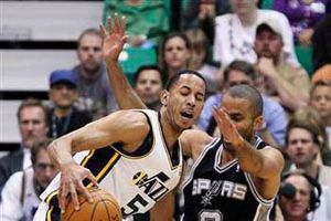 Los Spurs amplían la ventaja en la serie ante Utah