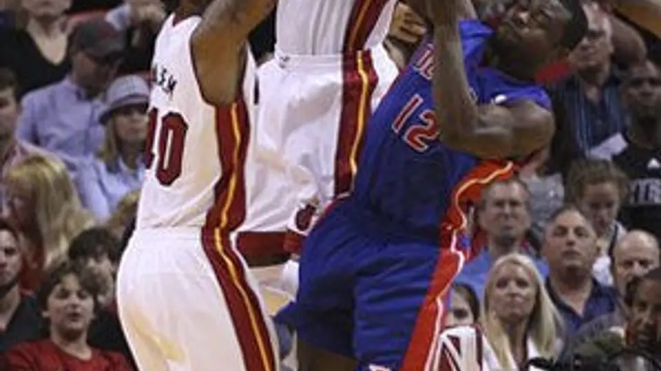 Miami se impone a Detroit sin Wade