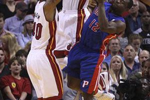Miami se impone a Detroit sin Wade