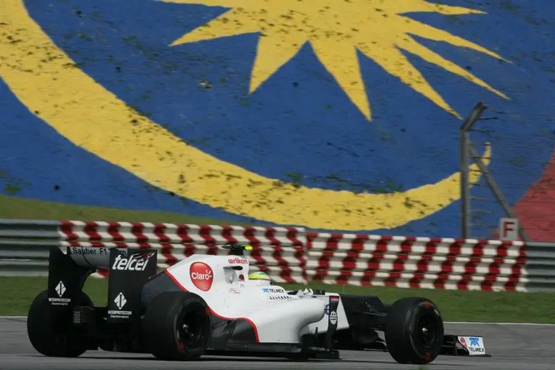 Checo durante la carrera en el Circuito de Sepang. FOTO: SAUBER