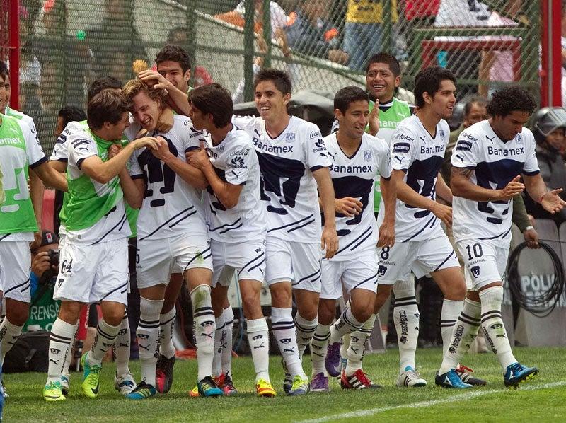 Los universitarios festejan la victoria, en un duelo donde siempre tuvieron el control. FOTO: MEXSPORT