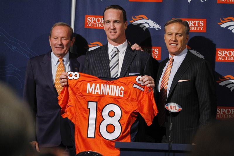 Manning es presentado oficialmente con Broncos. FOTO: EFE