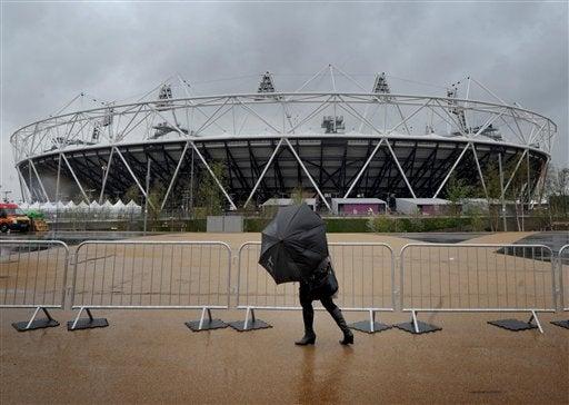 Afuera del Olympic Stadium. FOTO: AP