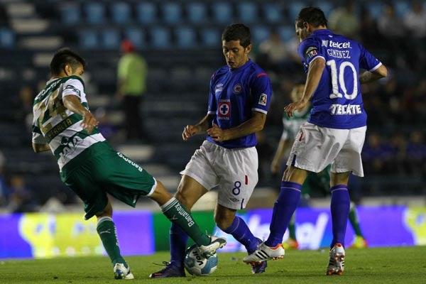 Santos se fue acomodando en la cancha. FOTO: MEXSPORT