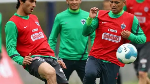 Se vislumbra la dupla de ataque de Suazo y De Nigris