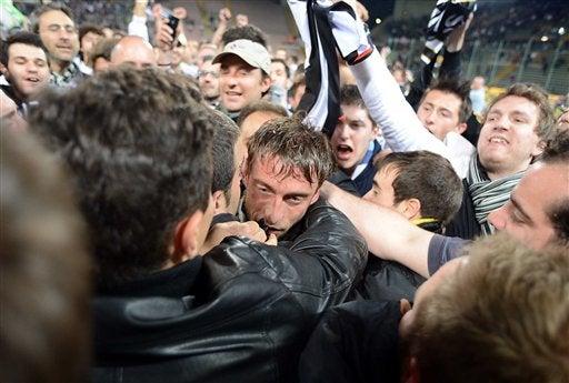 Los jugadores celebraron el campeonato, luego del resultado del derbi milanés | AP