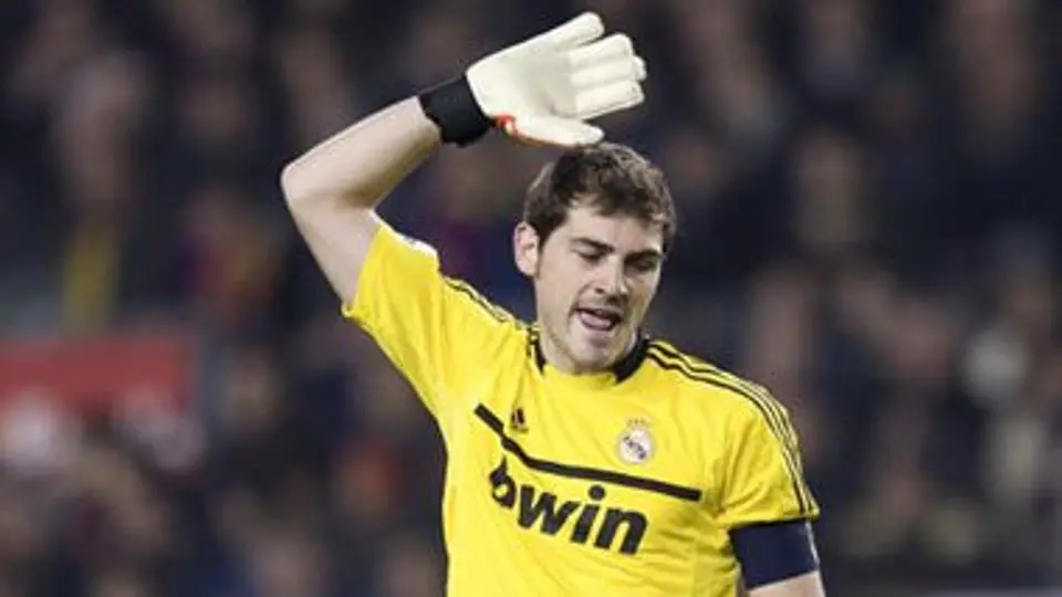 No es momento de quejarse de los árbitros: Casillas
