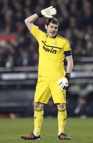 No es momento de quejarse de los árbitros: Casillas