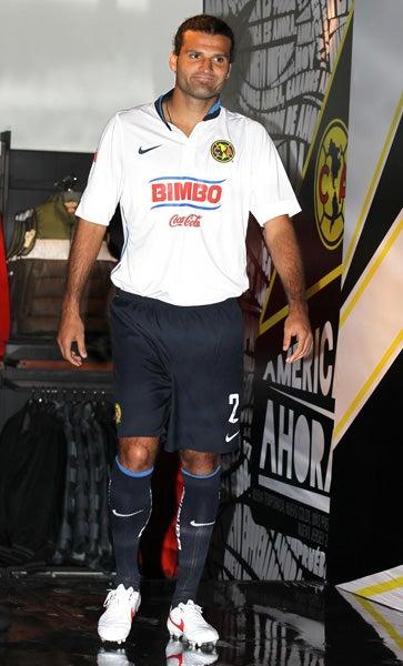 Las Águilas lucirán una playera blanca en algunos partidos del Clausura 2012 (FOTO: MIGUEL PONTÓN)