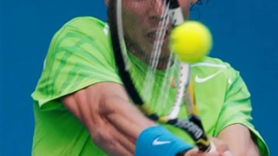 Nadal y Federer avanzan en el Abierto de Australia