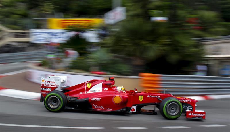 Fernando Alonso durante el segundo día de pruebas | EFE