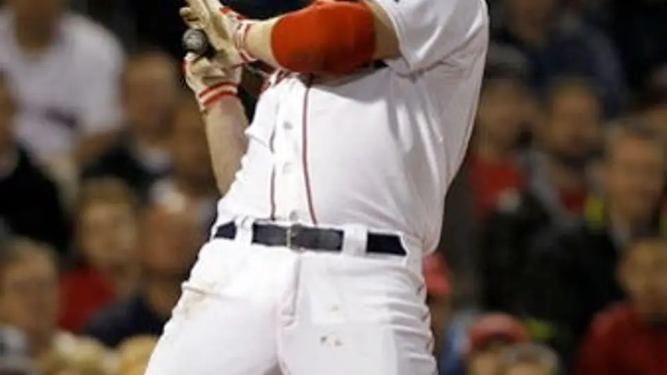 Valentine cuestiona rendimiento de Youkilis y luego se disculpa