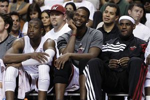 Heat aplasta a Knicks en el inicio de la serie