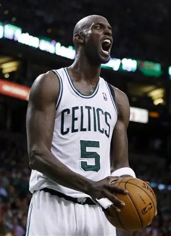 Garnett guía a Celtics al triunfo sobre 76ers