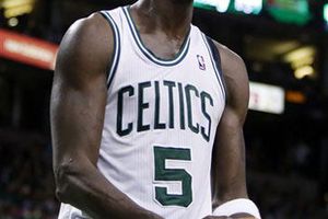 Garnett guía a Celtics al triunfo sobre 76ers