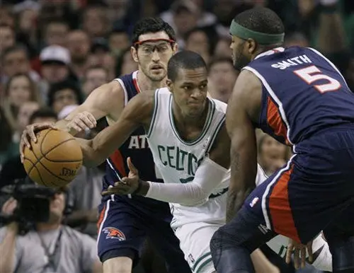 Rondo, expulsado en derrota de Celtics