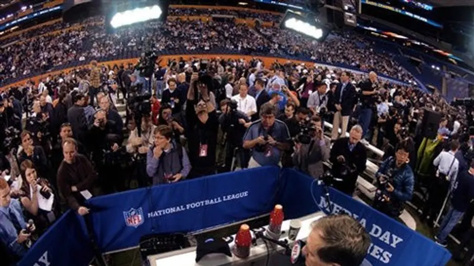Belichick rechazó usar sombrero de Patriota en el Día de Medios