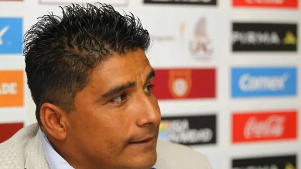 Asume Omar Asad el reto de ser el nuevo DT de Estudiantes