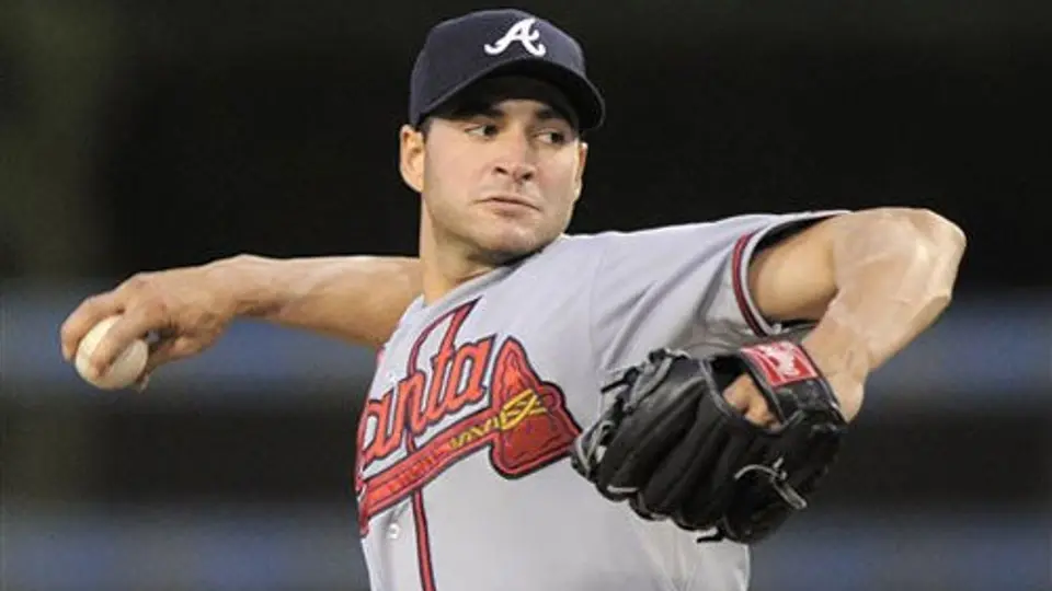 Bravos apalean a Cardenales