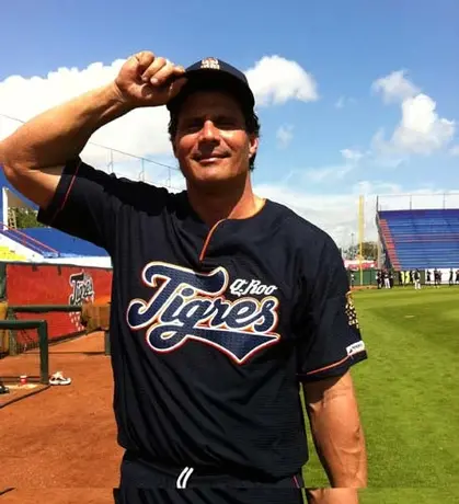 Canseco se defiende a través de Twitter
