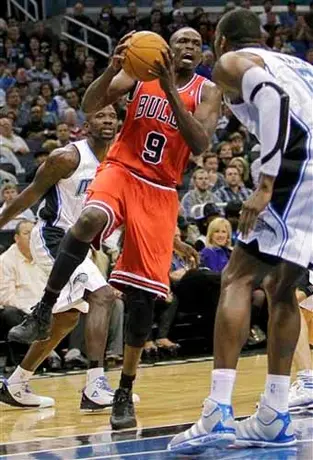 Chicago ligó su sexta victoria consecutiva al vencer 97-83 al Magic