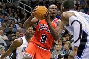 Chicago ligó su sexta victoria consecutiva al vencer 97-83 al Magic