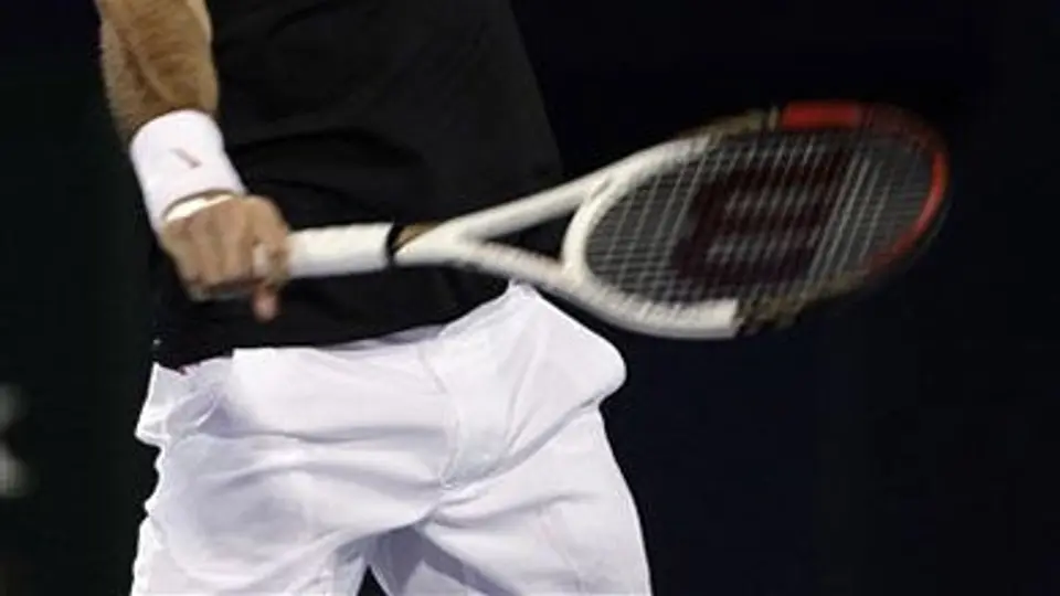 Federer vence a Murray y se corona en Dubai