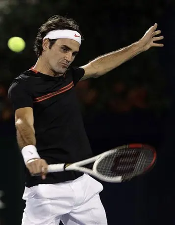 Federer vence a Murray y se corona en Dubai