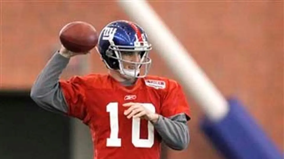 Manning se retira de las prácticas por virus estomacal