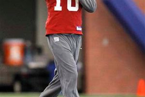 Manning se retira de las prácticas por virus estomacal