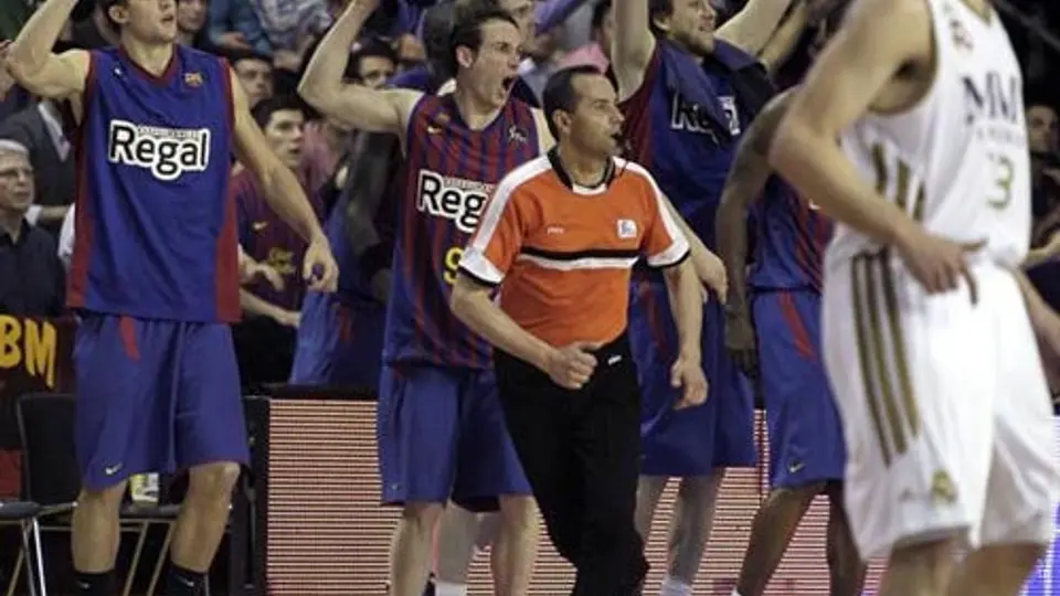 Barça asegura la primera plaza tras imponerse al Real Madrid