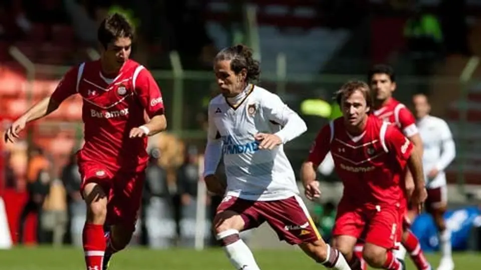 Estudiantes debuta con el pie izquierdo en el Clausura 2012