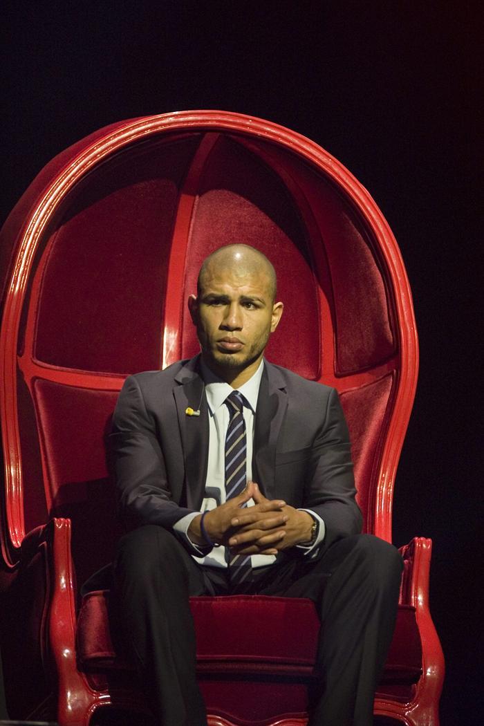 El boxeador presentó, juanto a Floyd Mayweather su pelea. FOTO: EFE
