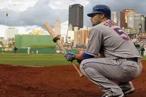 Mets dejan escapar la ventaja y caen ante Piratas