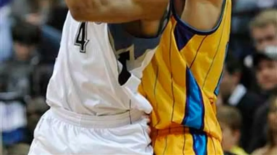 Ayón consigue ocho puntos en triunfo de visita de Hornets sobre Minnesota