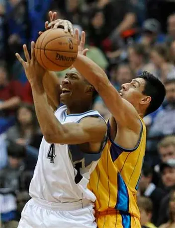 Ayón consigue ocho puntos en triunfo de visita de Hornets sobre Minnesota