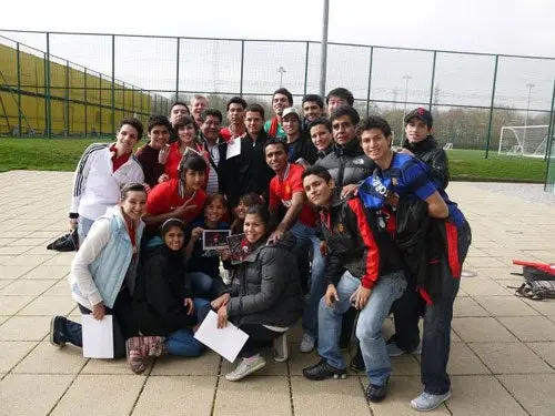Taekwondoínes visitan al Chicharito