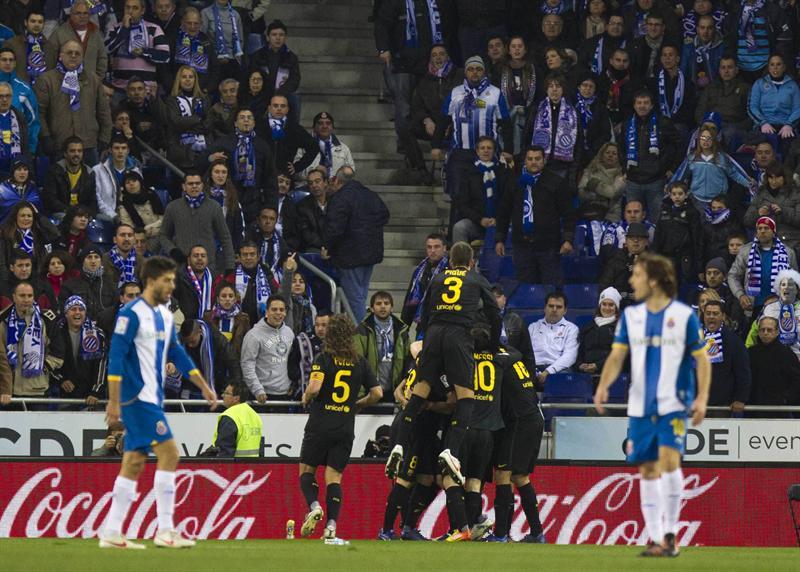 Fábregas festejó su tanto al minuto 16. FOTO: EFE